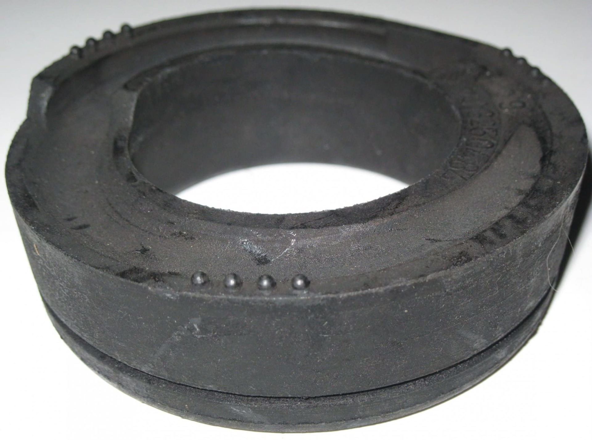 KYBURG HELEZON LASTİĞİ ARKA 4 TIRNAK (A2103250484)